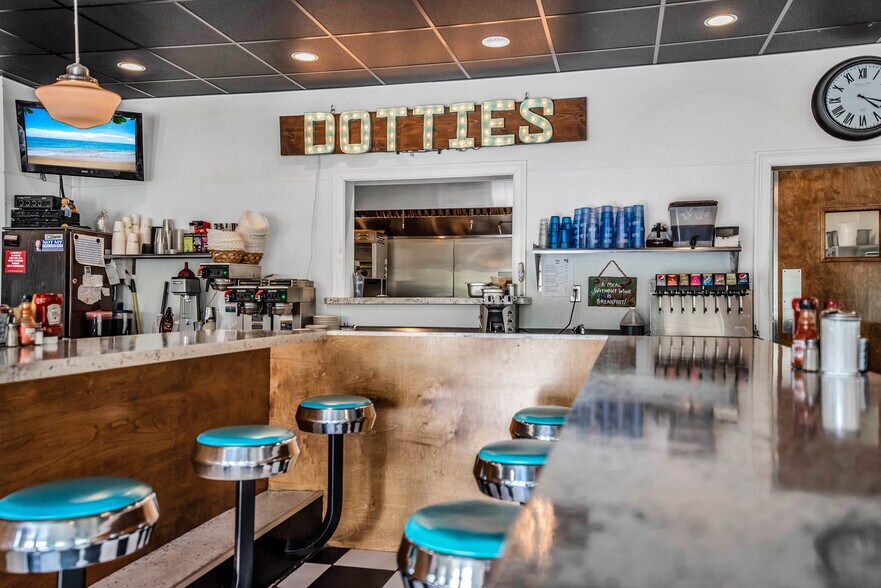 More Photos Of 787 Main St S, Woodbury Storefront Retail Office For Sale