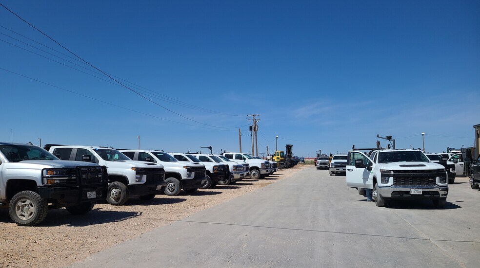 More Photos Of 703 NW Mustang Dr, Andrews Warehouse For Sale