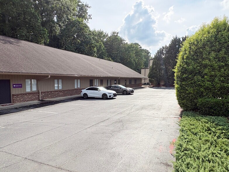 More Photos Of 4371 Charlotte Hwy, Clover Office For Sale