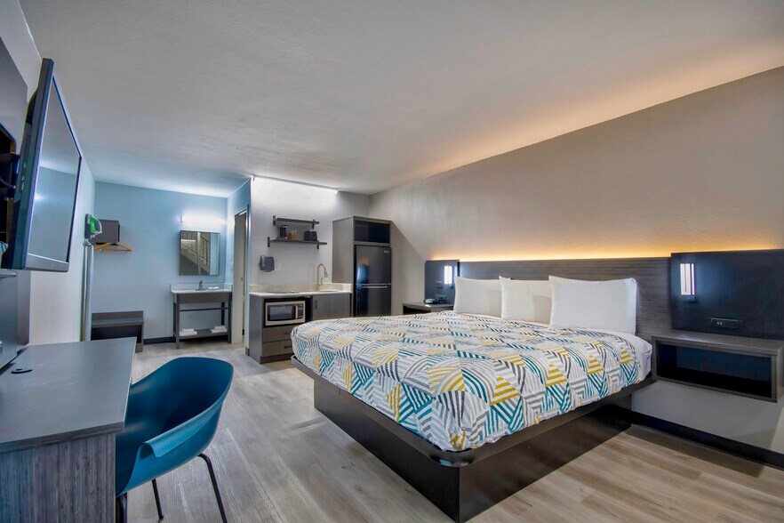 More Photos Of 26010 Southwest Fwy, Rosenberg Hotel For Sale