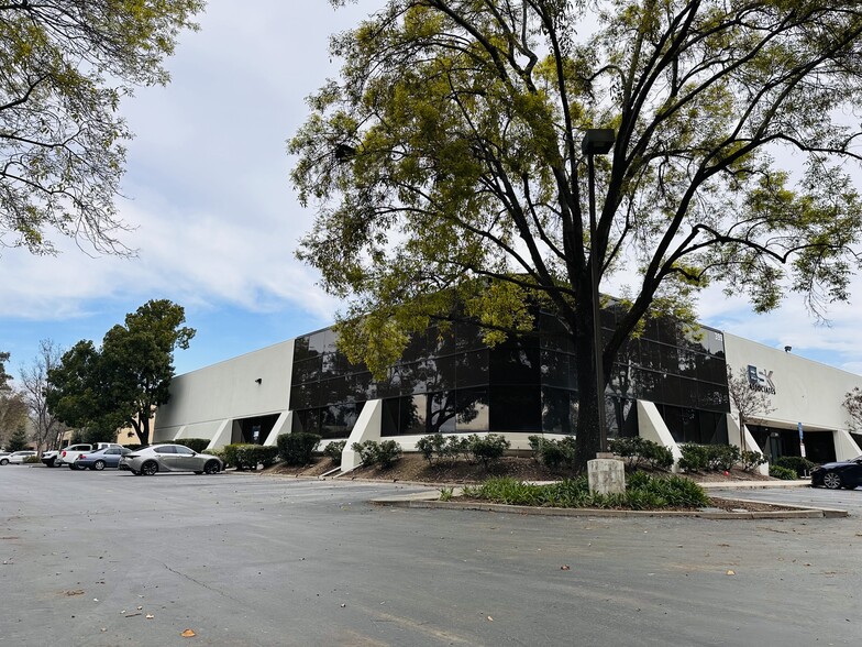 Primary Photo Of 303-399 Lindbergh Ave, Livermore Research And Development For Lease