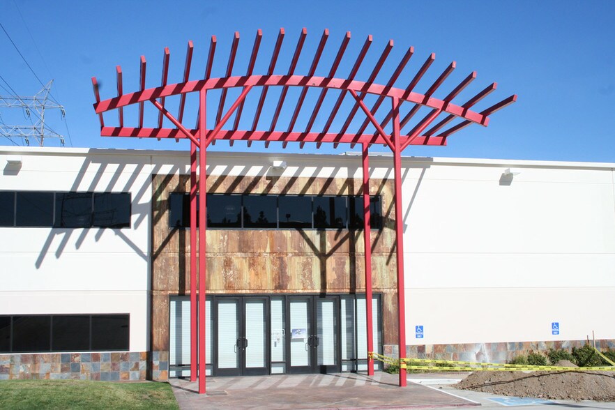 More Photos Of 26477 Ruether Ave, Santa Clarita Unknown For Lease