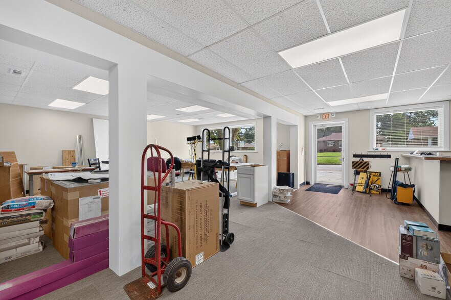 More Photos Of 10263 Lackland Rd, Overland Office For Lease