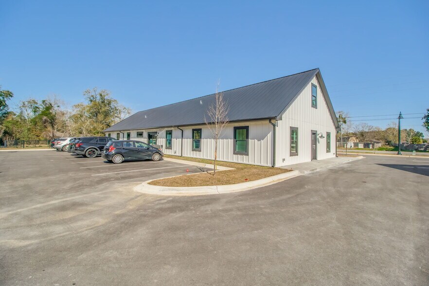 More Photos Of 5433 Chumuckla Hwy, Pace Unknown For Lease