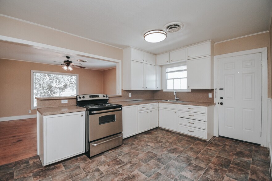 More Photos Of 1503 E Virginia Ave, Victoria Apartments For Sale