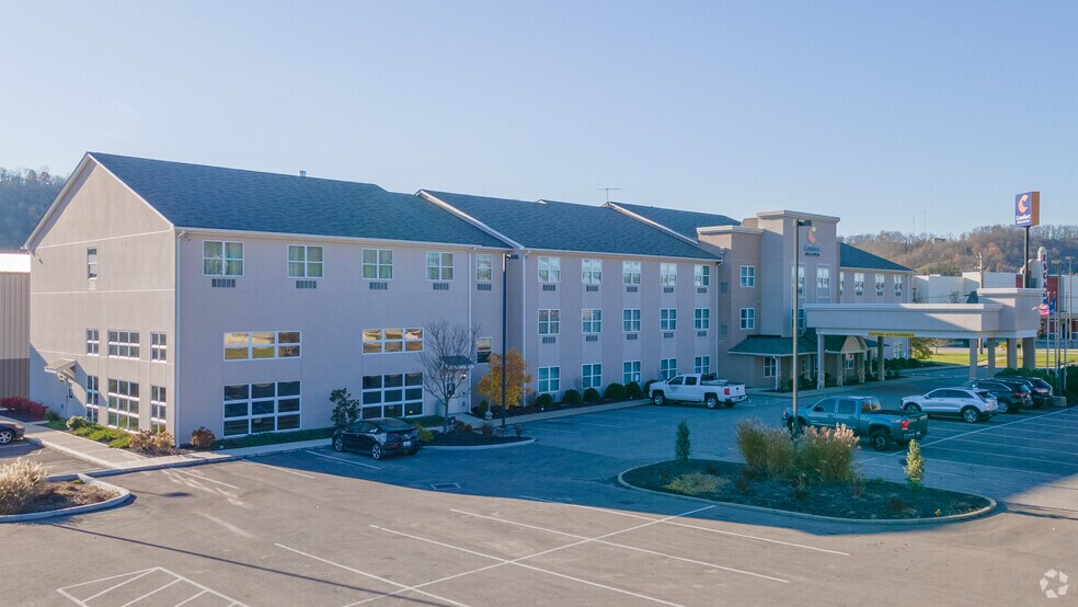 Primary Photo Of 10 Country Dr, Wilder Hotel For Sale