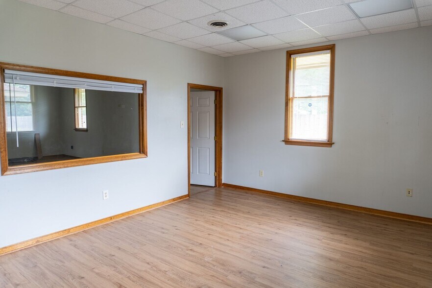 More Photos Of 4794 Finlay St, Richmond Office For Sale