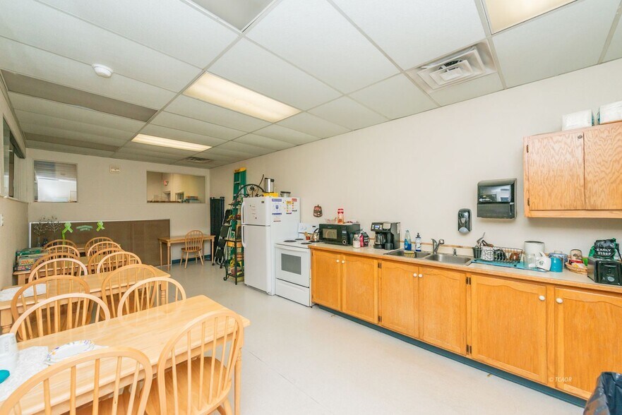 More Photos Of 1450 Main St, Weaverville Office For Sale