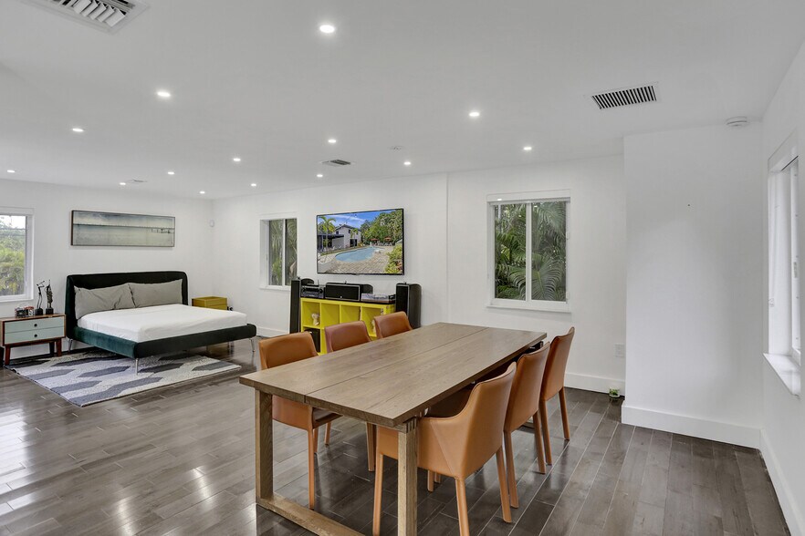 More Photos Of 430 Ne 121st St, Biscayne Park Movie Radio TVStudio For Sale