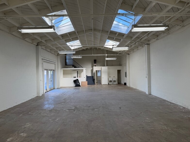 More Photos Of 5656 W Washington Blvd, Los Angeles Light Manufacturing For Lease