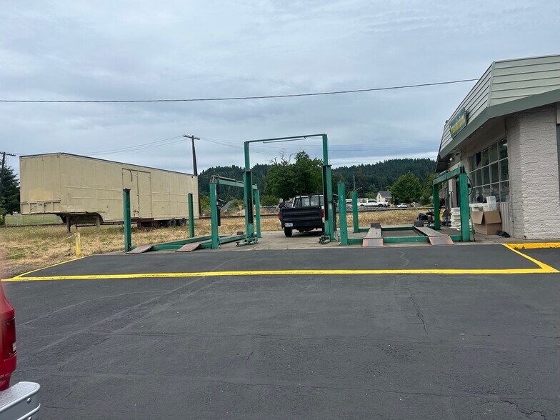 More Photos Of 424 S Pacific Hwy, Cottage Grove Auto Repair For Sale