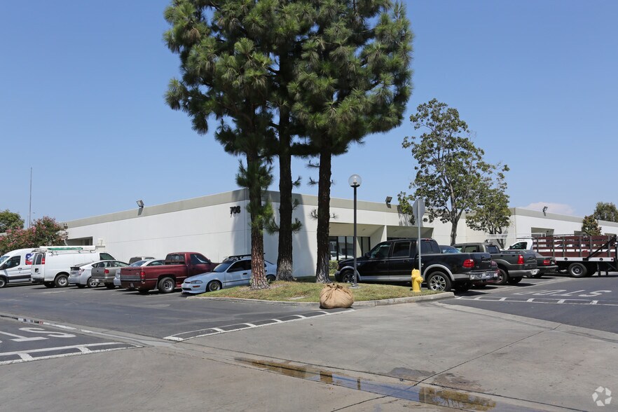 More Photos Of 2101 W Crescent Ave, Anaheim Unknown For Lease