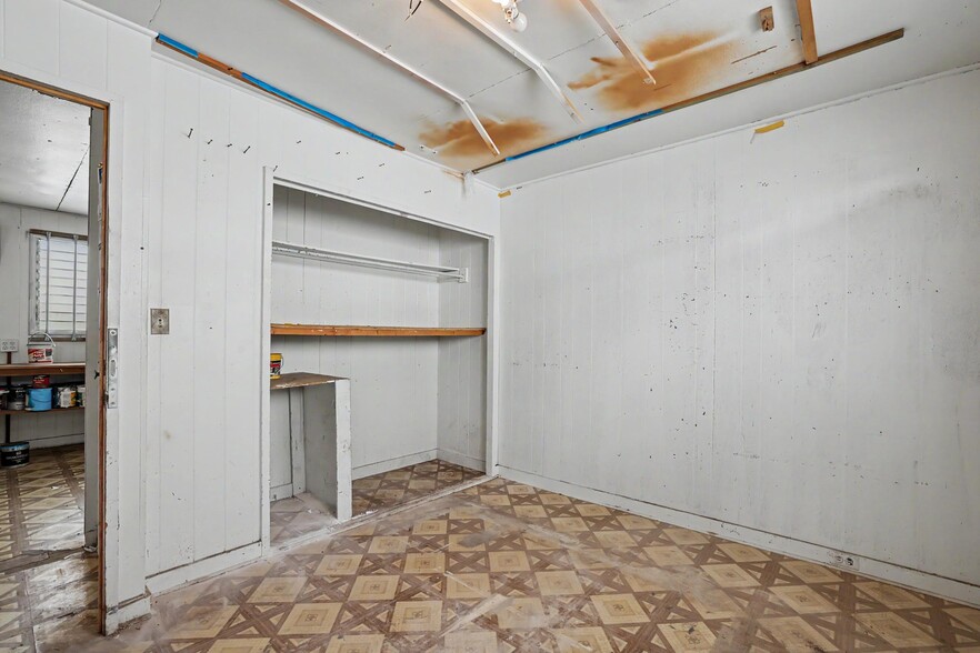 More Photos Of 748 Gulick Ave, Honolulu Office For Sale