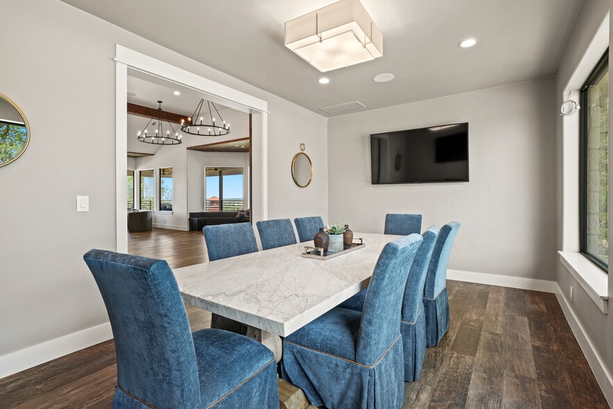 More Photos Of 602 Steve Hawkins Pky, Marble Falls Storefront Retail Office For Lease