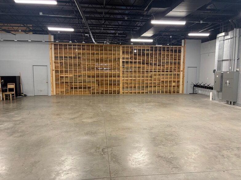 More Photos Of 1724 27th Ct S, Birmingham Auto Repair For Lease
