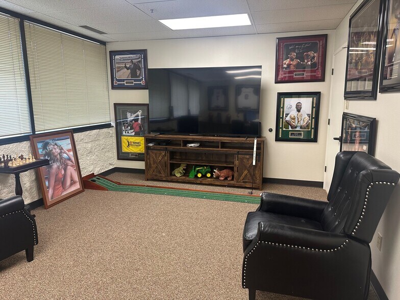 More Photos Of 5100 California Ave, Bakersfield Office For Lease
