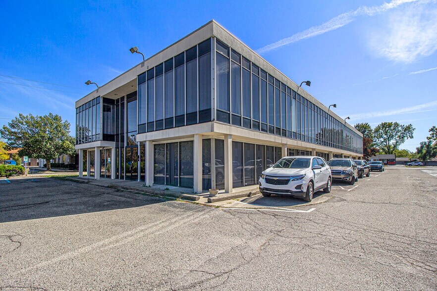 More Photos Of 17220 W 12 Mile Rd, Southfield Office For Sale