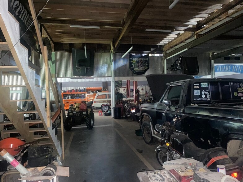 More Photos Of 17 Dodge Rd, Edgecomb Light Manufacturing For Sale
