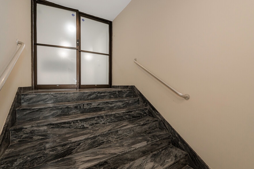 More Photos Of 5401 Collins Ave, Miami Beach Apartments For Sale