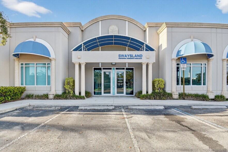 More Photos Of 2800 W State Road 84, Fort Lauderdale Showroom For Lease