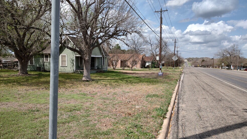 More Photos Of 1703 N Park St, Brenham Land For Sale
