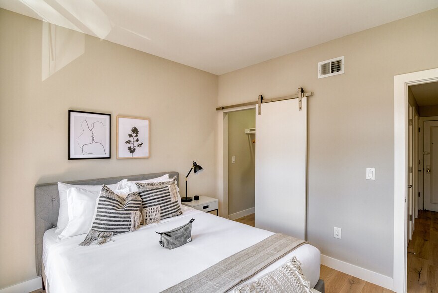 More Photos Of 1668 Washington St, San Francisco Apartments For Sale