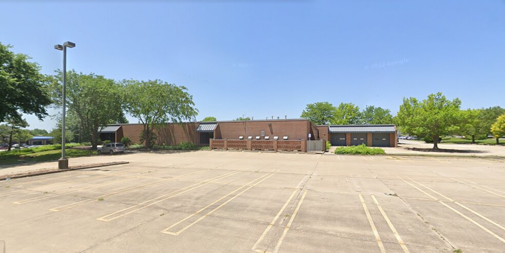 More Photos Of 6200 Main St, Grandview Office For Lease