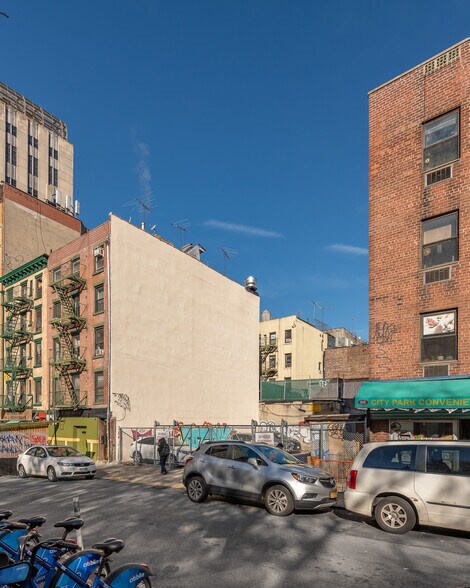More Photos Of 98-100 Bayard St, New York Land For Sale
