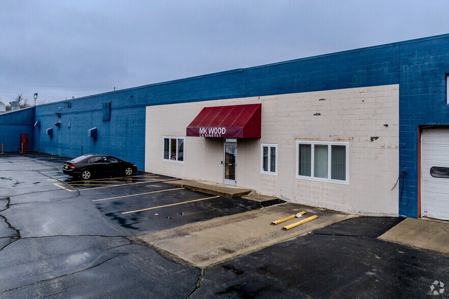 More Photos Of 55 Lathrop Road Ext, Plainfield Manufacturing For Lease