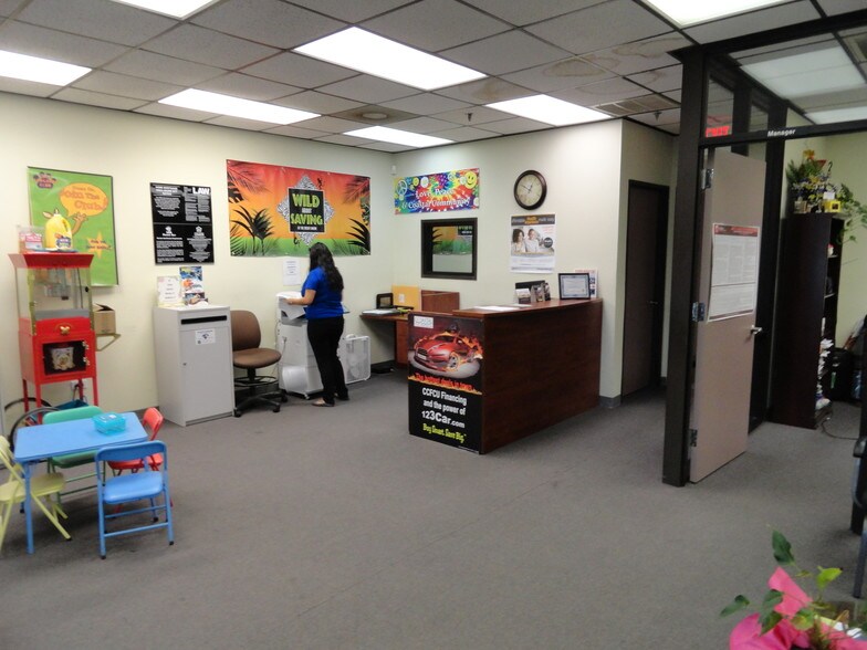 More Photos Of 2411-2421 69th St, Galveston Storefront For Lease