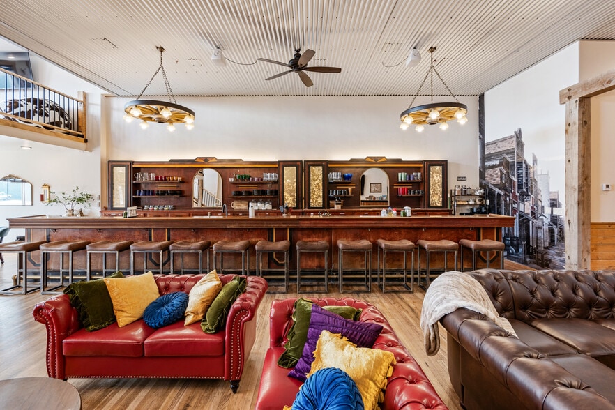 More Photos Of 417 Main St, Ashton Specialty For Sale