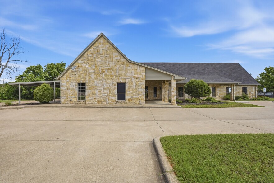 More Photos Of 914 Foster Ln, Weatherford Healthcare For Lease