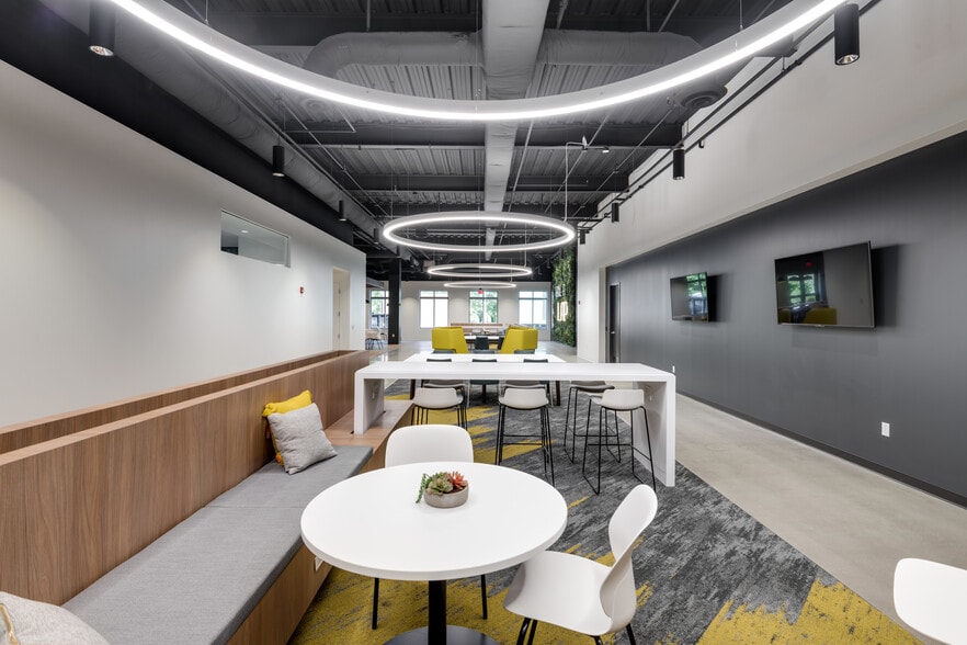 More Photos Of 455 Duke Dr, Franklin Office For Lease