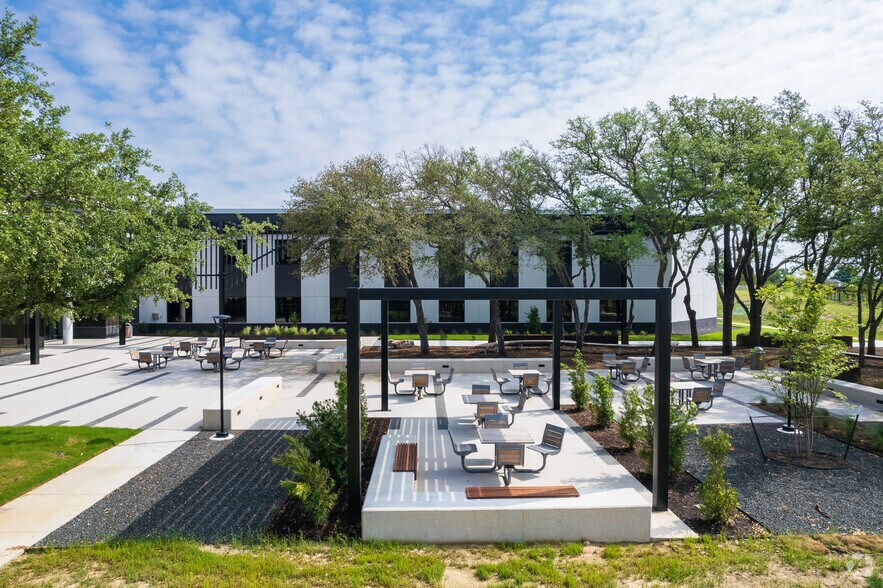 More Photos Of 14231 Tandem Blvd, Austin Office For Lease