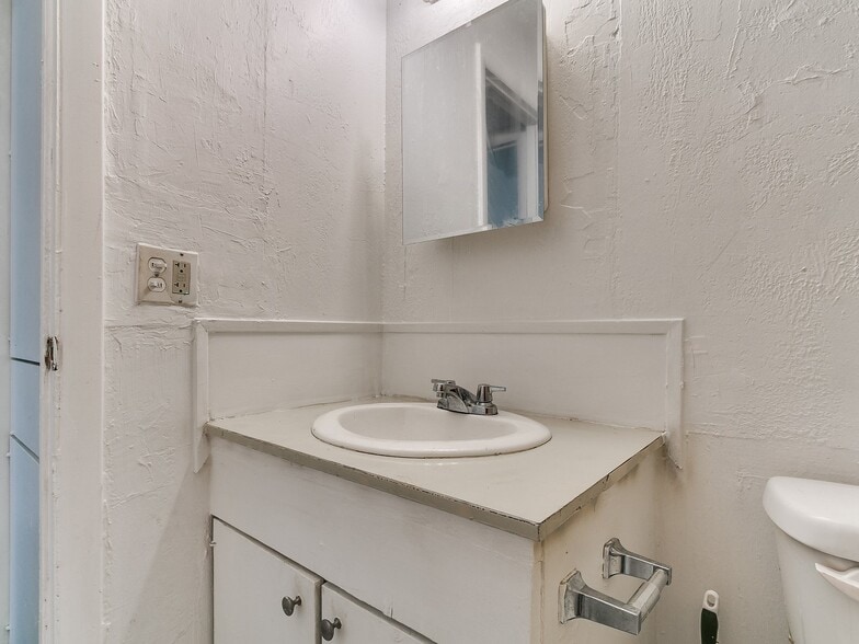 More Photos Of 1731 NW 32nd St, Oklahoma City Apartments For Sale