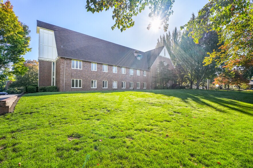 More Photos Of 2931 SE Harrison St, Portland Religious Facility For Lease