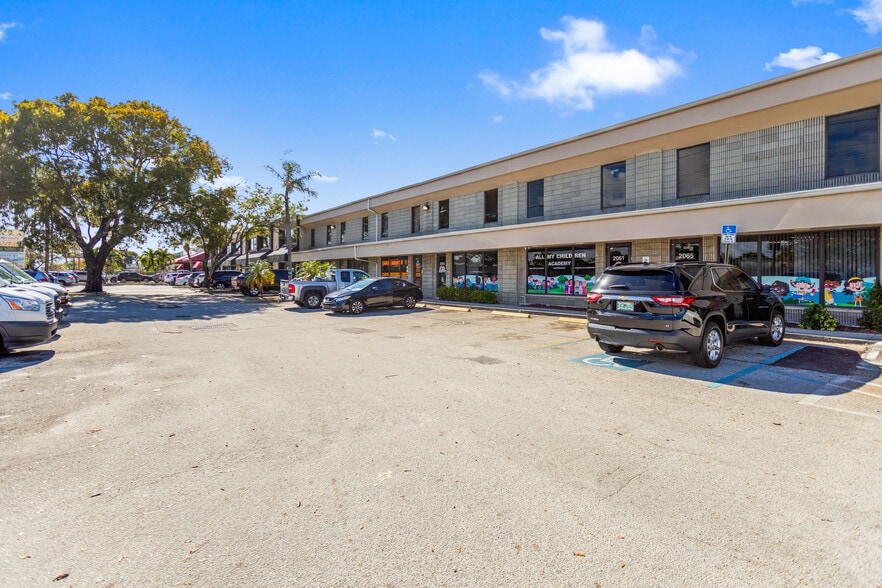 More Photos Of 2025 N Dixie Hwy, Pompano Beach Storefront Retail Office For Sale