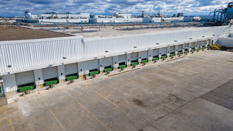 More Photos Of 6821 E County 1100 Rd N, Mattoon Manufacturing For Lease