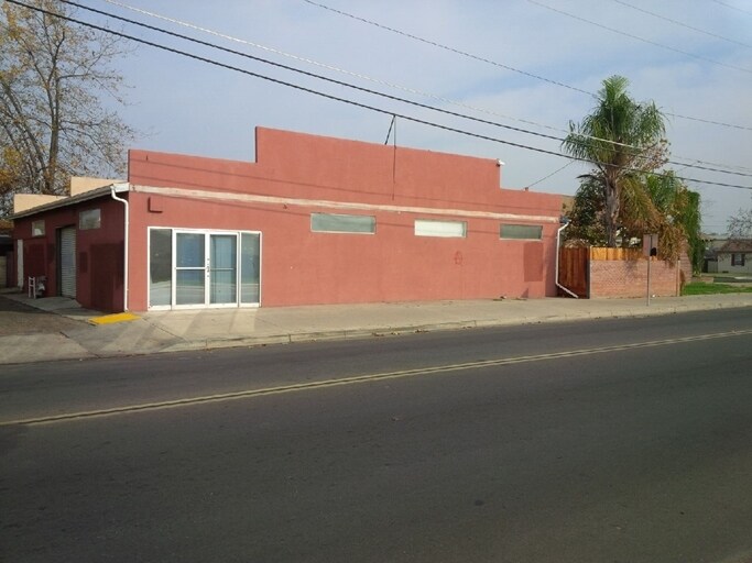 More Photos Of 427 W Visalia Rd, Exeter Freestanding For Lease