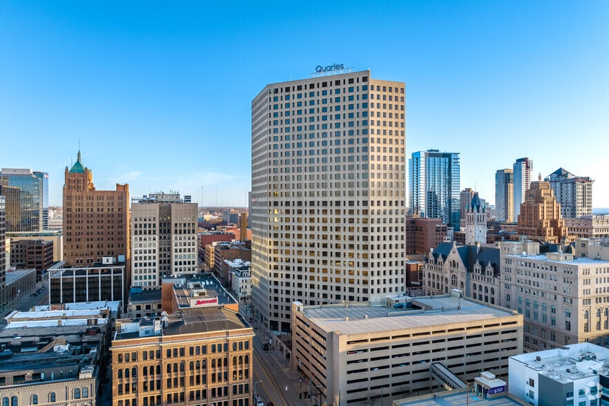 More Photos Of 411 E Wisconsin Ave, Milwaukee Office For Lease