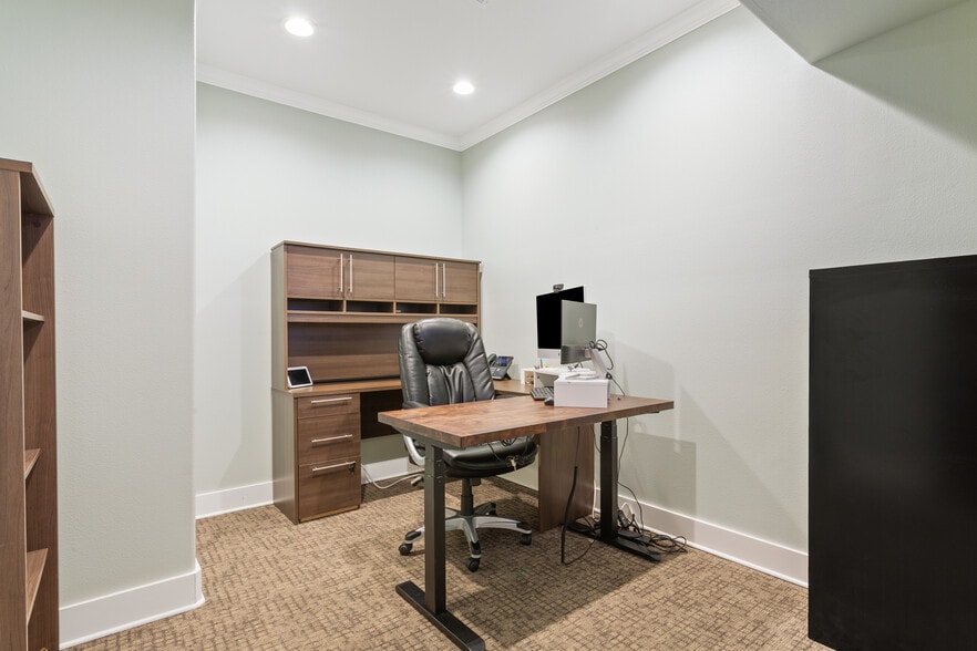 More Photos Of 1927 Columbus Ave, Waco Office For Sale