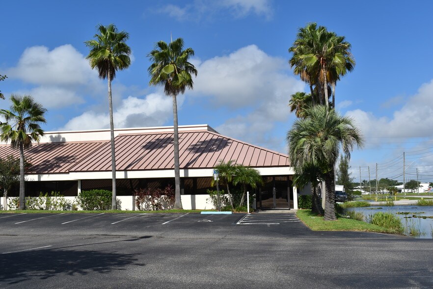 More Photos Of 12495 34th St N, Saint Petersburg Unknown For Lease