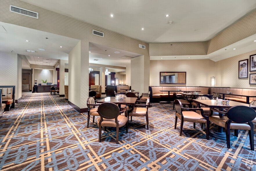 More Photos Of 15700 John F Kennedy Blvd, Houston Hotel For Sale
