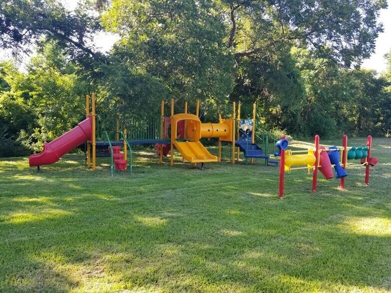 More Photos Of 303 W Broade St, Leander Land For Sale