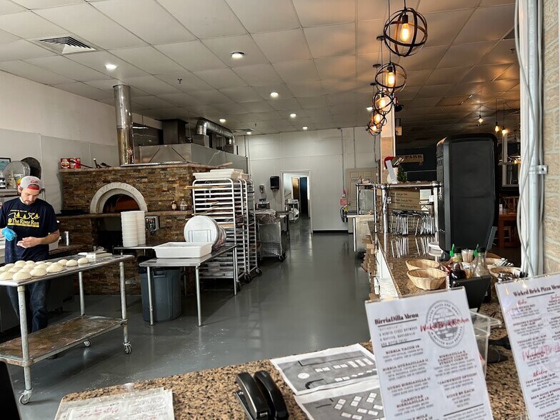 More Photos Of 59 N Main St, Bristol Unknown For Lease