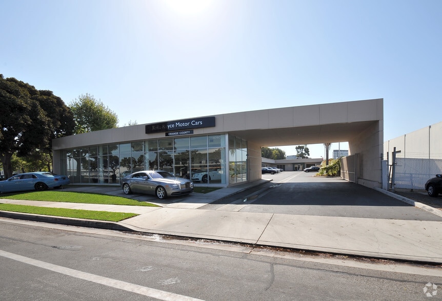 Primary Photo Of 4040 Campus Dr, Newport Beach Auto Dealership For Lease
