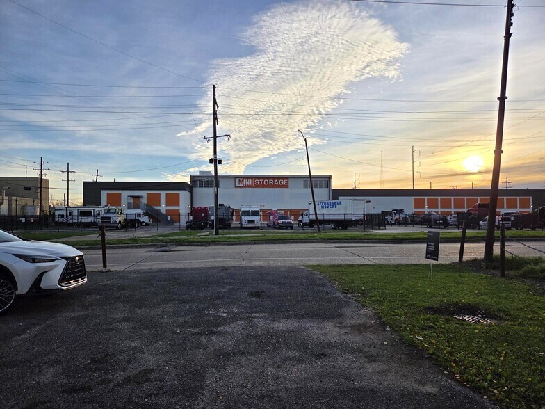 More Photos Of 3030 Franklin Ave, New Orleans Industrial For Sale