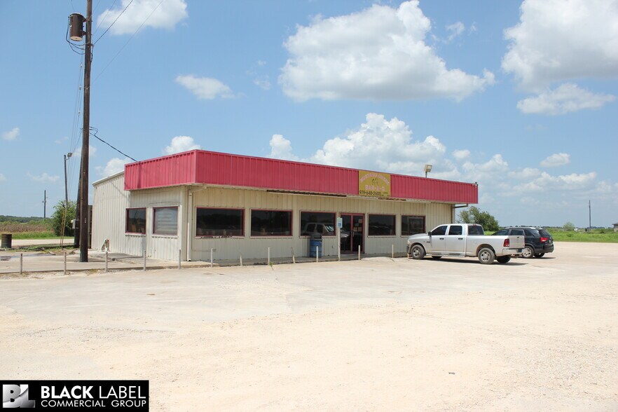 More Photos Of 33734 US-59, Louise Restaurant For Sale