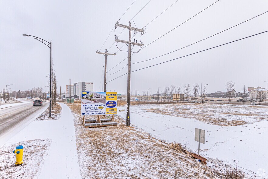 More Photos Of 1212 Calgary Trl SW, Edmonton Showroom For Lease