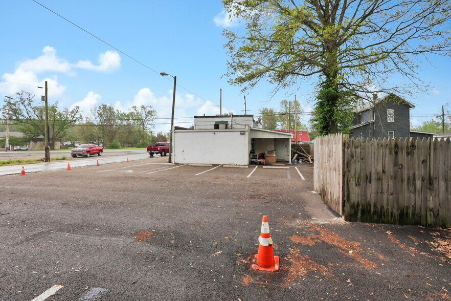 More Photos Of 11472 Broad St SW, Pataskala Bar For Lease